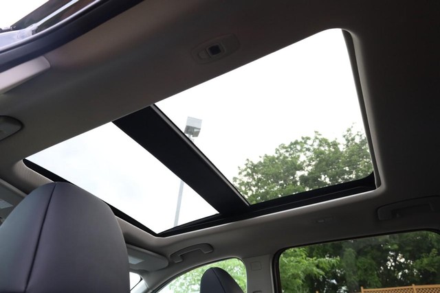 Nissan Rogue Vehicle Image 10