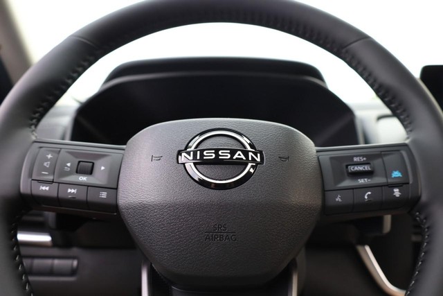 Nissan Rogue Vehicle Image 11