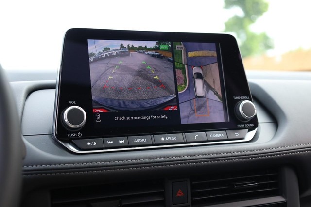 Nissan Rogue Vehicle Image 14