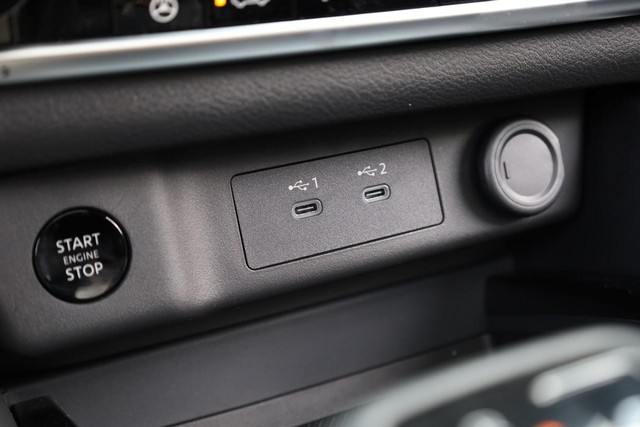 Nissan Rogue Vehicle Image 16