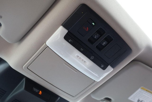 Nissan Rogue Vehicle Image 18