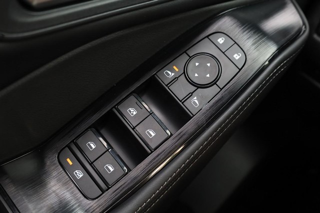 Nissan Rogue Vehicle Image 19