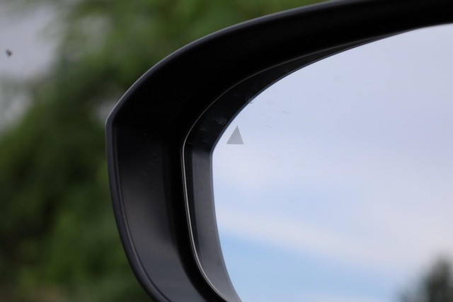 Nissan Rogue Vehicle Image 21