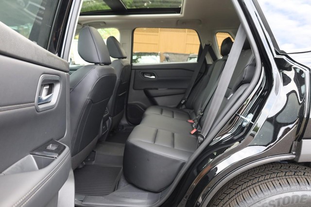 Nissan Rogue Vehicle Image 22
