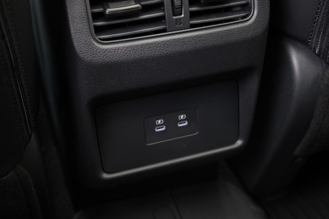 Nissan Rogue Vehicle Image 23