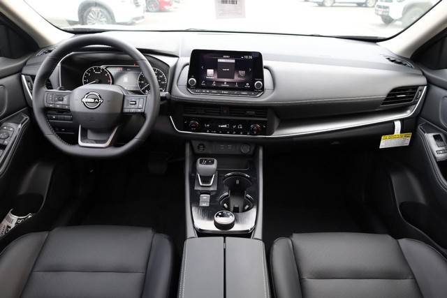 Nissan Rogue Vehicle Image 24