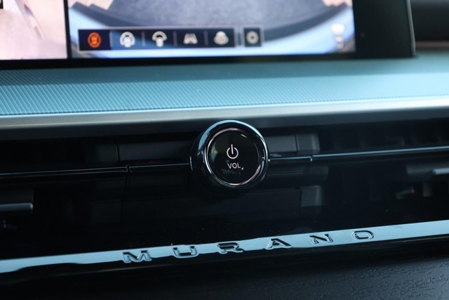 Nissan Murano Vehicle Image 16