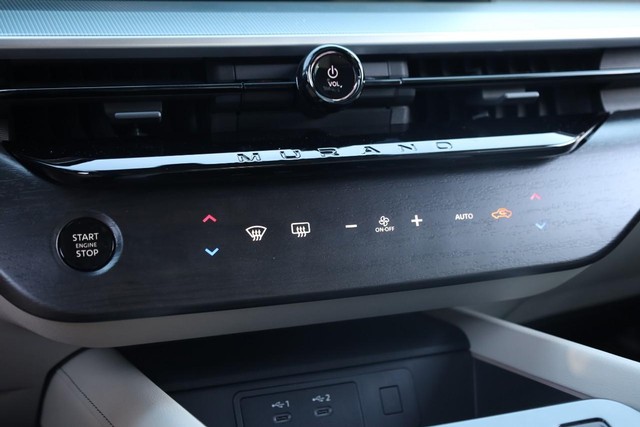 Nissan Murano Vehicle Image 17