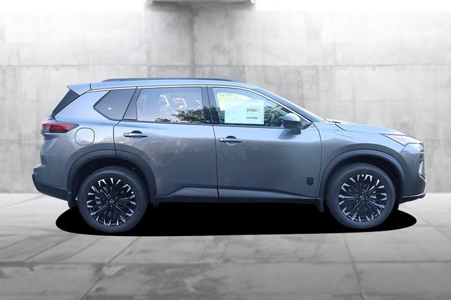 Nissan Rogue Vehicle Image 05