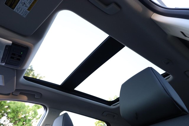 Nissan Rogue Vehicle Image 09