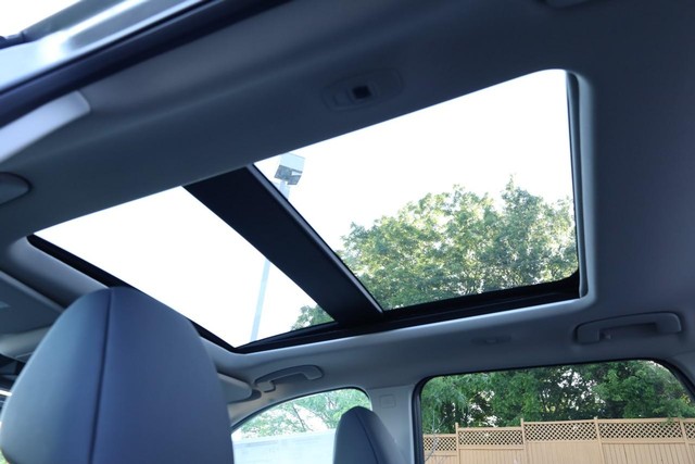Nissan Rogue Vehicle Image 10