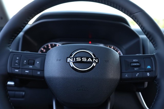Nissan Rogue Vehicle Image 11