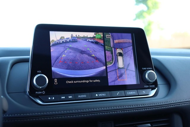 Nissan Rogue Vehicle Image 14