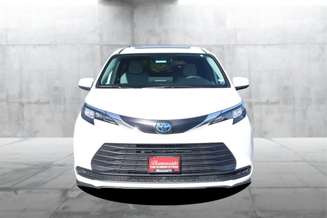 Toyota Sienna Vehicle Full-screen Gallery Image 4