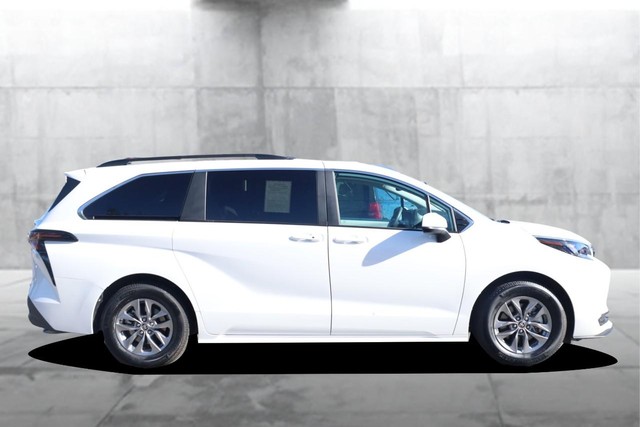 Toyota Sienna Vehicle Full-screen Gallery Image 5