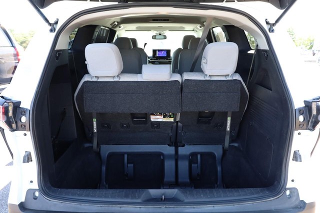 Toyota Sienna Vehicle Full-screen Gallery Image 7