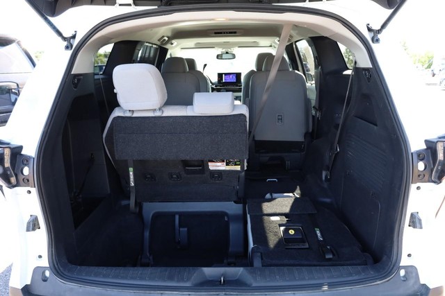 Toyota Sienna Vehicle Full-screen Gallery Image 8