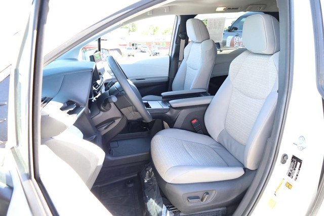 Toyota Sienna Vehicle Full-screen Gallery Image 10