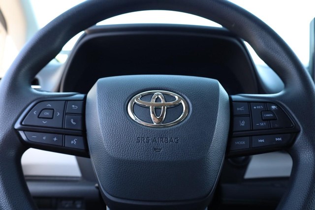 Toyota Sienna Vehicle Full-screen Gallery Image 12