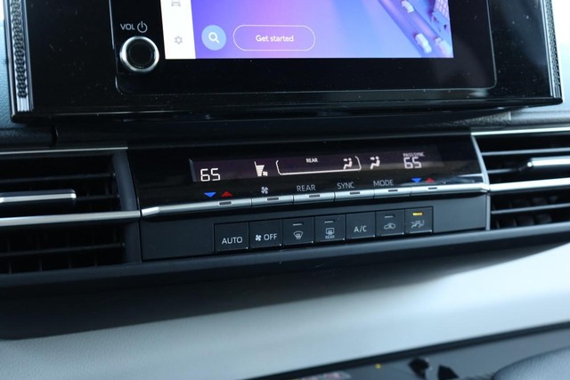 Toyota Sienna Vehicle Full-screen Gallery Image 16