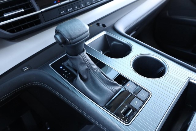 Toyota Sienna Vehicle Full-screen Gallery Image 17