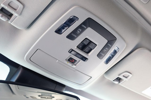 Toyota Sienna Vehicle Full-screen Gallery Image 18