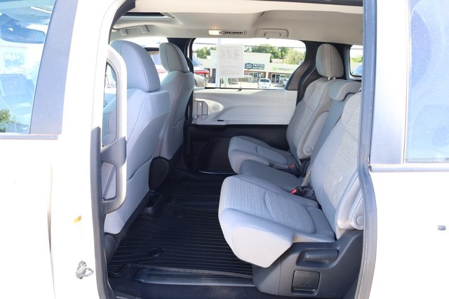 Toyota Sienna Vehicle Full-screen Gallery Image 22