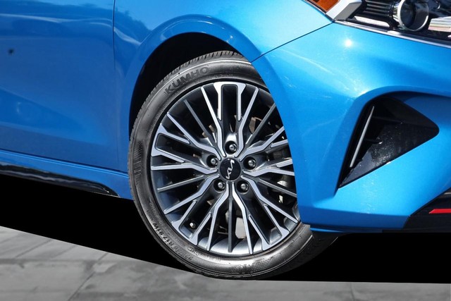 Kia Forte Vehicle Full-screen Gallery Image 3