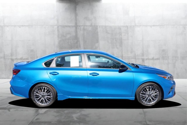 Kia Forte Vehicle Full-screen Gallery Image 4