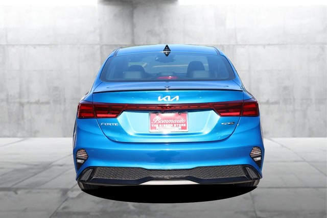 Kia Forte Vehicle Full-screen Gallery Image 6