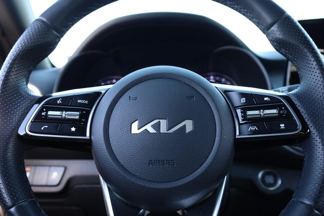 Kia Forte Vehicle Full-screen Gallery Image 9