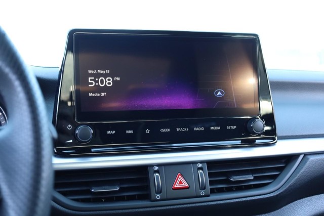 Kia Forte Vehicle Full-screen Gallery Image 11