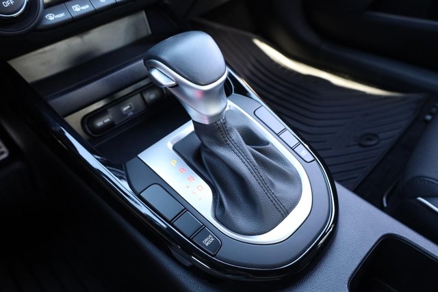 Kia Forte Vehicle Full-screen Gallery Image 16