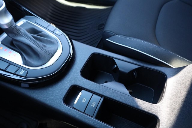 Kia Forte Vehicle Full-screen Gallery Image 17