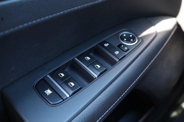 Kia Forte Vehicle Full-screen Gallery Image 19
