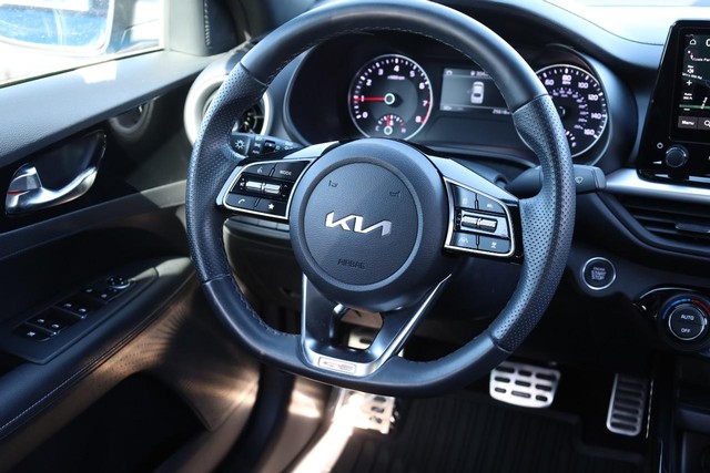 Kia Forte Vehicle Full-screen Gallery Image 24