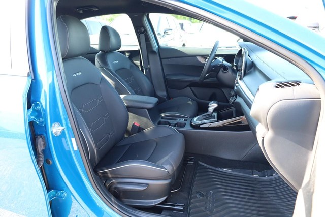 Kia Forte Vehicle Full-screen Gallery Image 25