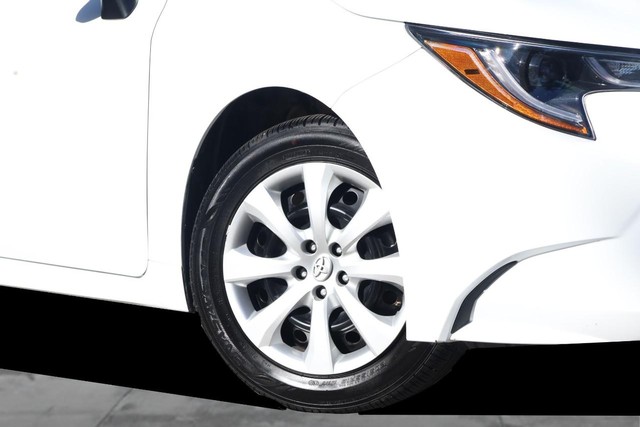 Toyota Corolla Vehicle Full-screen Gallery Image 3