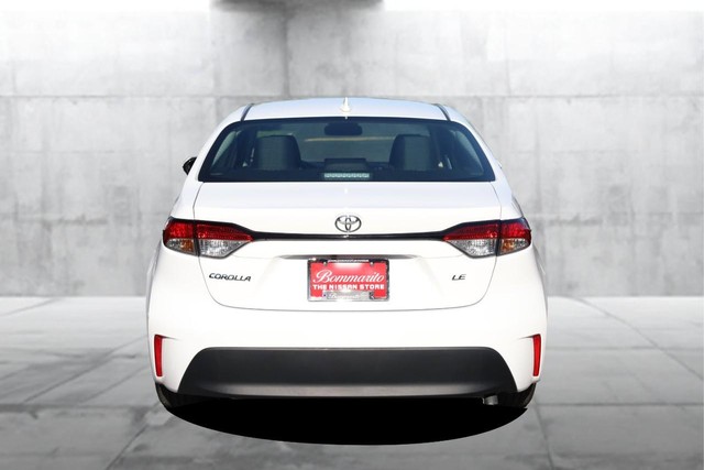 Toyota Corolla Vehicle Full-screen Gallery Image 6