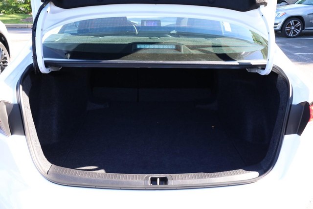 Toyota Corolla Vehicle Full-screen Gallery Image 7