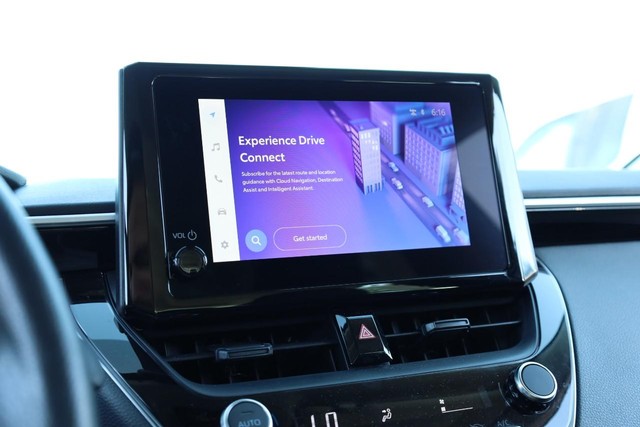 Toyota Corolla Vehicle Full-screen Gallery Image 11