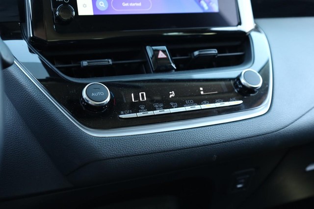 Toyota Corolla Vehicle Full-screen Gallery Image 13