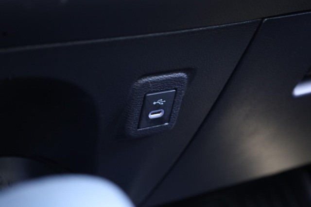 Toyota Corolla Vehicle Full-screen Gallery Image 14