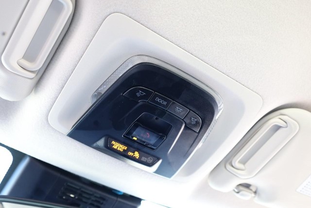 Toyota Corolla Vehicle Full-screen Gallery Image 16