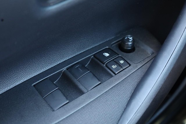 Toyota Corolla Vehicle Full-screen Gallery Image 17