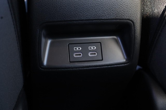 Toyota Corolla Vehicle Full-screen Gallery Image 21