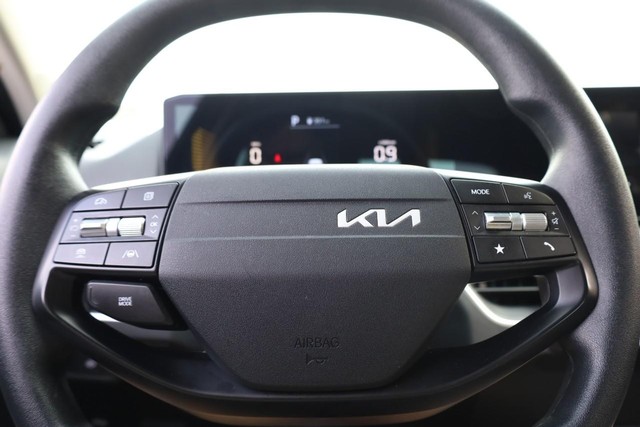 2025 Kia K4 LXS - Photo 9