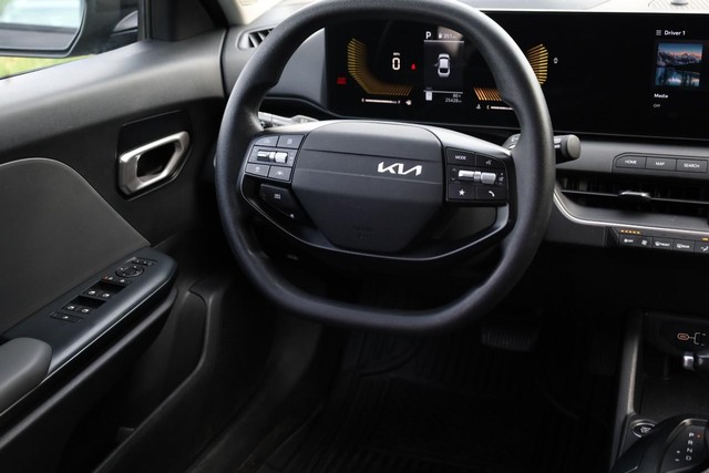 2025 Kia K4 LXS - Photo 23