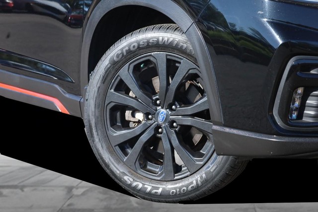 Subaru Forester Vehicle Full-screen Gallery Image 3