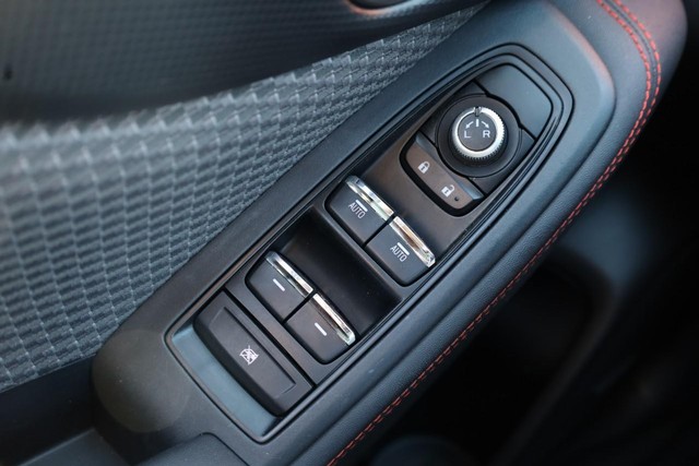Subaru Forester Vehicle Full-screen Gallery Image 21